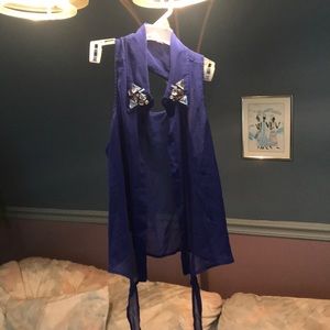 Sleeveless sheer tie up shirt w/ bedazzle